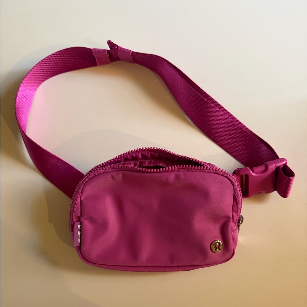 Never-used Lululemon Everywhere Belt Bag